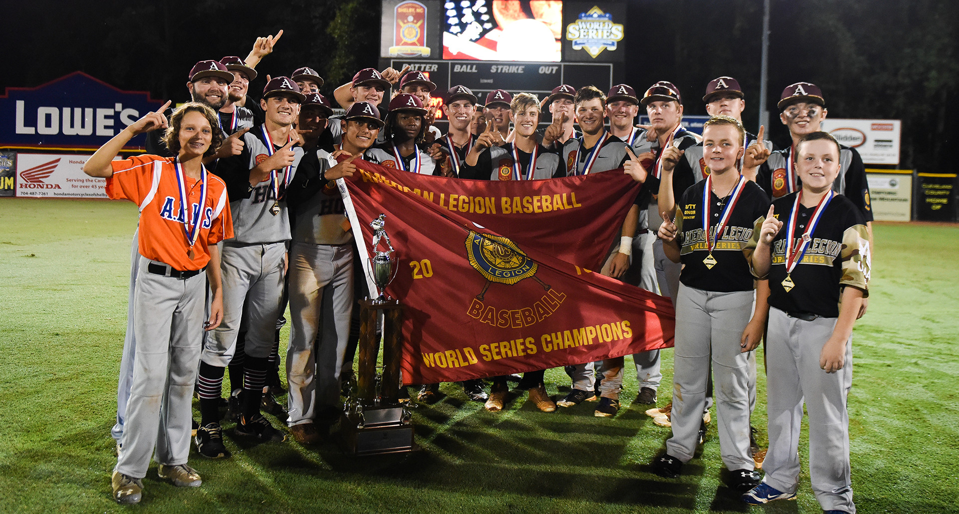 Texarkana, Ark., celebrates after winning the 2016 American Legion World Series. Photo by Lucas Carter / The American Legion.