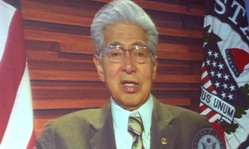 Akaka receives public-service award