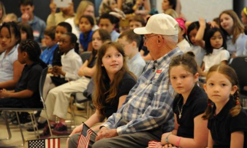 Student&#039;s letter helps WWII vet receive medals after 67 years