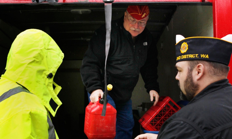 Washington State post helps mudslide victims