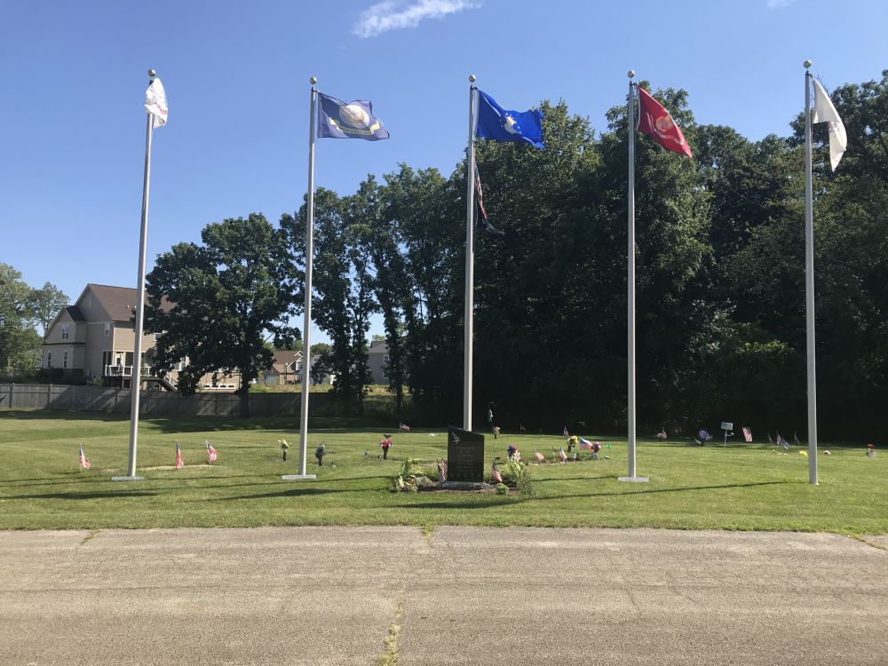 Veterans Memorial, Willow Lawn Cemetery, Vernon Hills, Illinois The