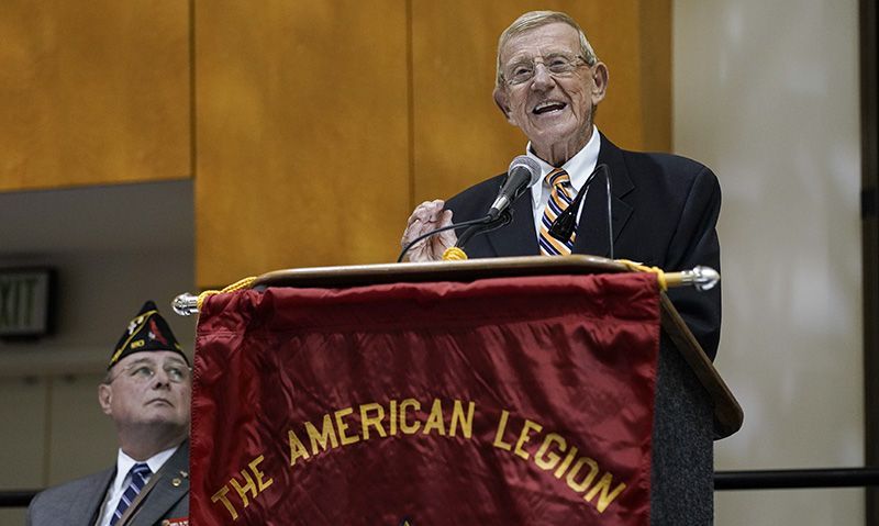 Hall of Fame coach Lou Holtz receives Legion ‘Good Guy’ award
