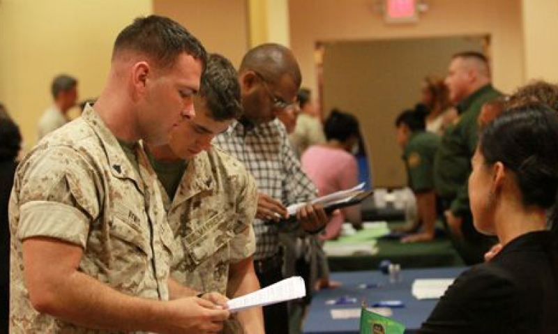 DoD sponsors 'Hiring Heroes' career fairs