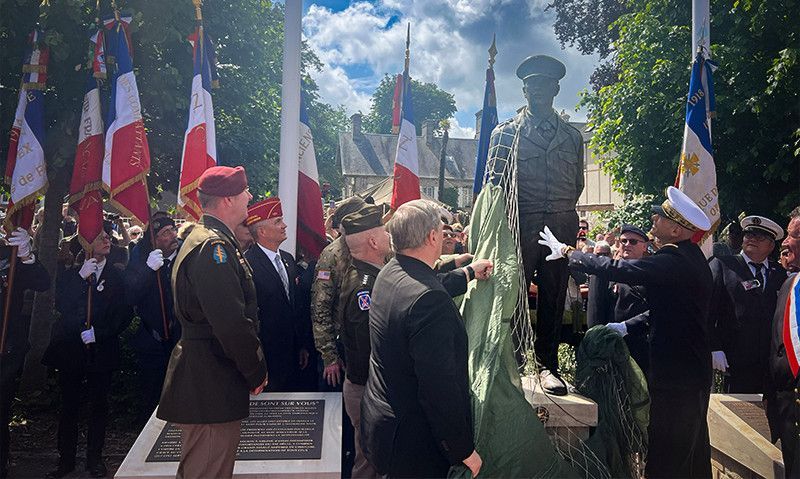 National Commander Seehafer unveils newest Statue of Liberation